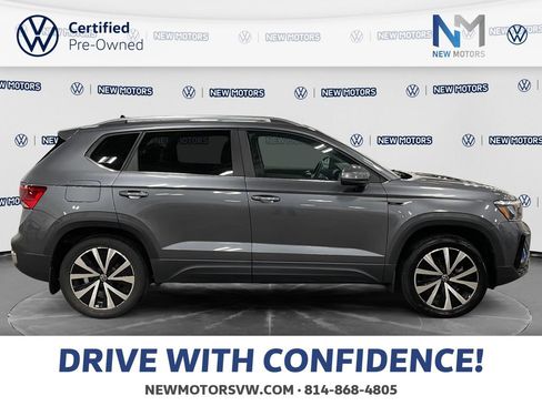 Used 2023 Volkswagen Taos SE w/ Panoramic Sunroof Package AWD/4WD image 6