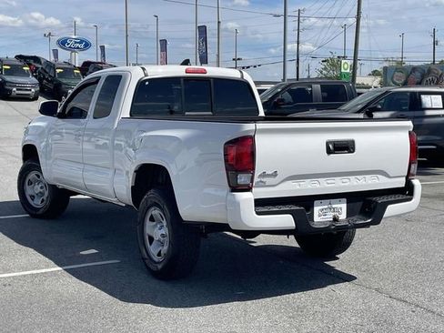 Used 2023 Toyota Tacoma SR w/ SR Convenience Package AWD/4WD image 4