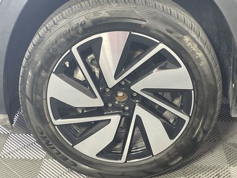 Used 2024 Volkswagen Atlas SE image 9