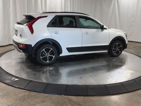 New 2026 Kia Niro LX image 9