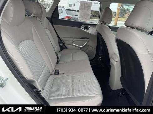 Used 2022 Kia Soul LX image 26