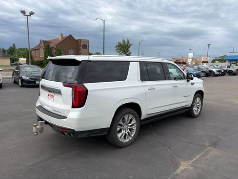 Used 2021 GMC Yukon XL Denali w/ Denali Premium Package AWD/4WD image 4