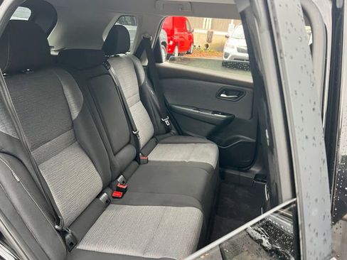 Used 2023 Nissan Rogue SV image 29