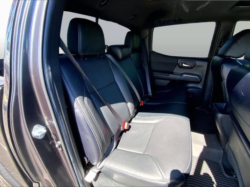 Used 2022 Toyota Tacoma TRD Off-Road w/ TRD Premium Off Road Package image 19