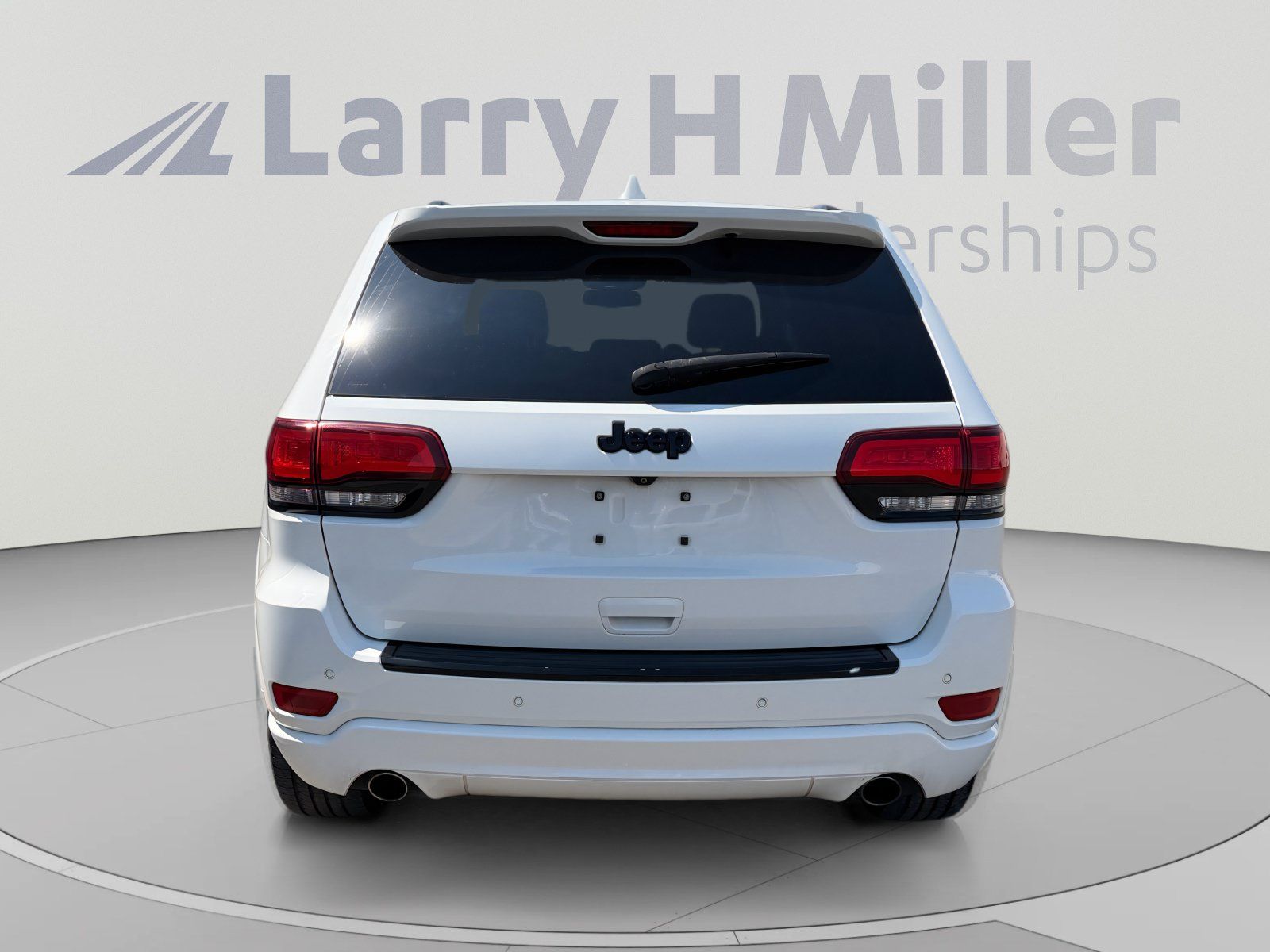 Used 2015 Jeep Grand Cherokee Altitude RWD image 4