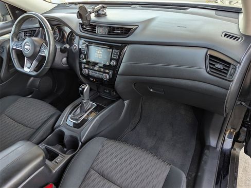 Used 2018 Nissan Rogue SV image 19