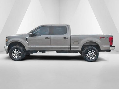 Used 2019 Ford F250 Lariat w/ Lariat Value Package AWD/4WD image 4