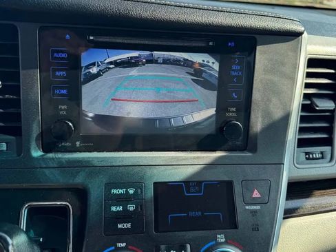 Used 2015 Toyota Sienna XLE image 15