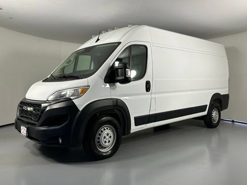 Used 2024 RAM ProMaster 2500 w/ Convenience Group FWD image 3
