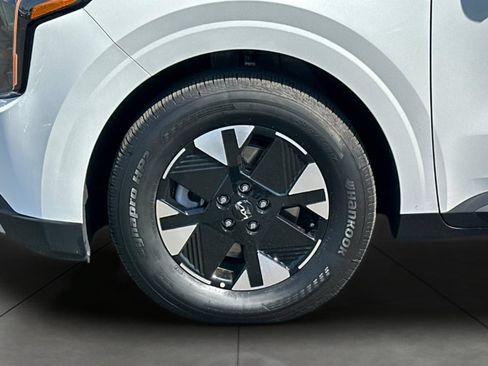 Used 2026 Kia Carnival LXS FWD image 33