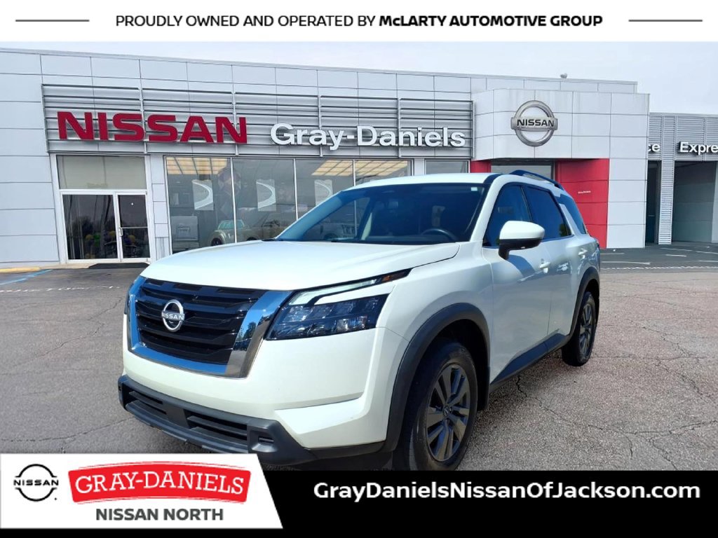 Used 2024 Nissan Pathfinder SV FWD image 3