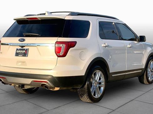 Used 2017 Ford Explorer XLT w/ Equipment Group 202A FWD image 13