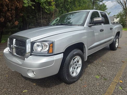 Used 2007 Dodge Dakota SLT w/ Trailer Tow Group AWD/4WD image 2