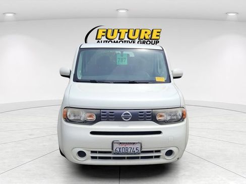 Used 2011 Nissan Cube 1.8 SL w/ Interior Illumination Pkg FWD image 2