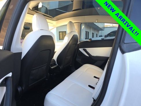 Used 2021 Tesla Model Y Long Range image 4