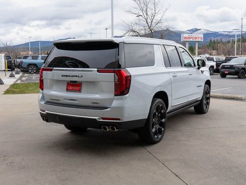 New 2026 GMC Yukon XL Denali w/ Denali Reserve Package image 7