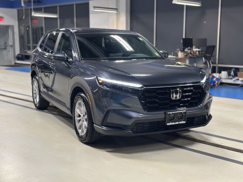 Used 2024 Honda CR-V EX image 3