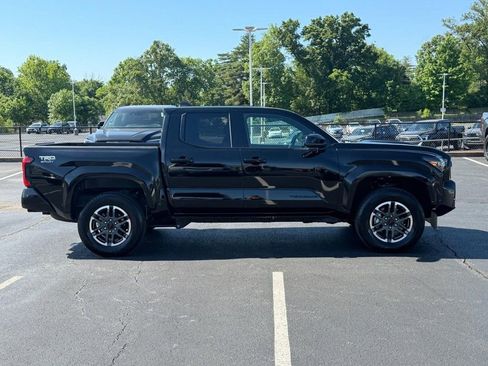 Used 2025 Toyota Tacoma TRD Sport AWD/4WD image 2