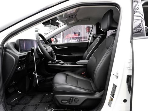 Used 2024 Kia EV6 Light RWD image 4