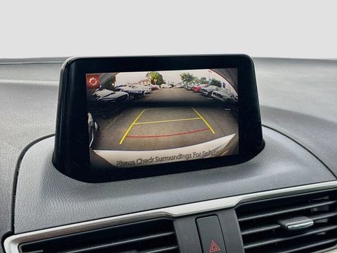 Used 2018 MAZDA MAZDA3 Touring FWD image 20