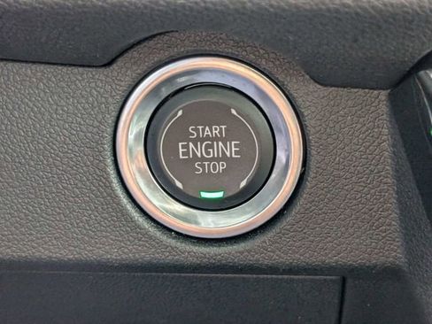 Used 2025 Chevrolet Traverse LT FWD image 25