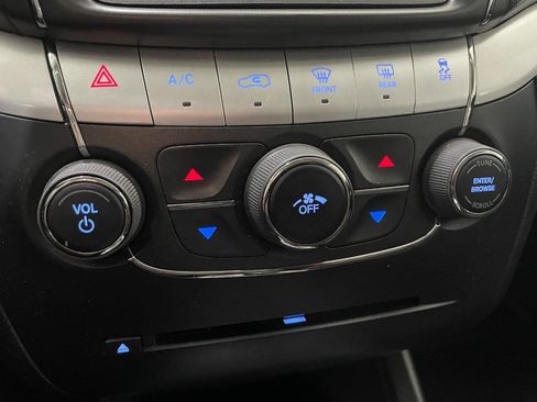 Used 2020 Dodge Journey SE w/ Blacktop Package image 37