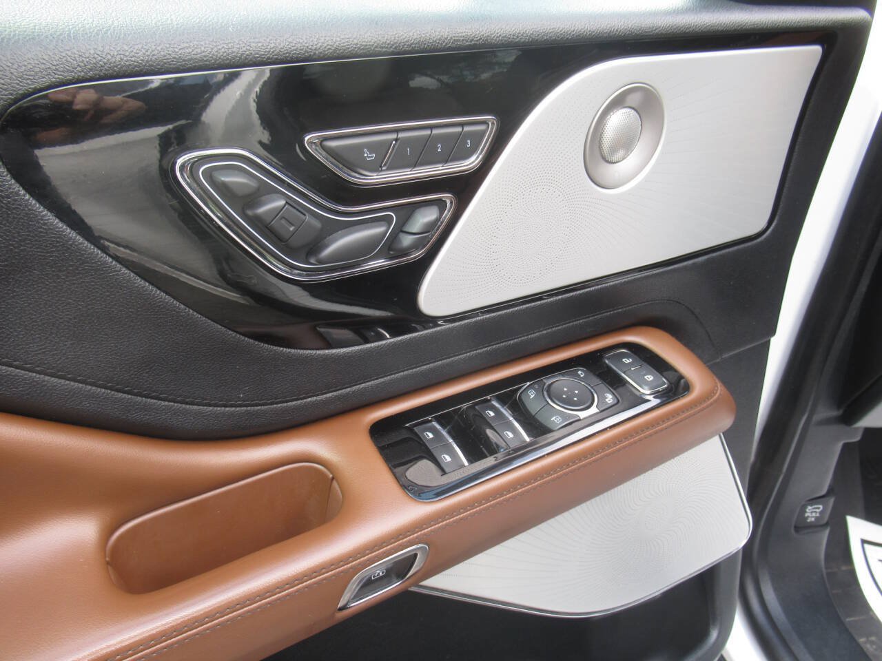 Used 2021 Lincoln Aviator Reserve AWD/4WD image 20