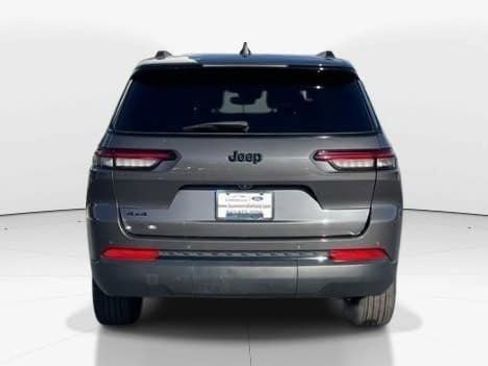 Used 2024 Jeep Grand Cherokee L Laredo image 4