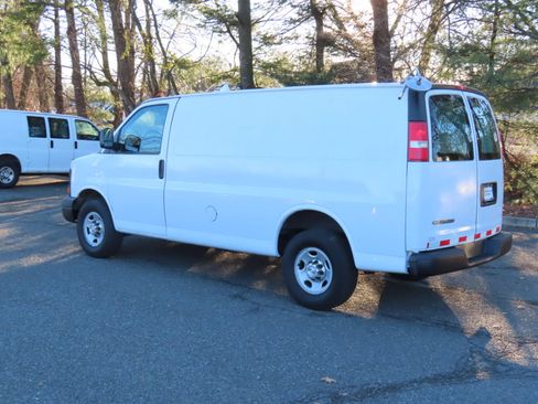 Used 2015 Chevrolet Express 2500 image 3