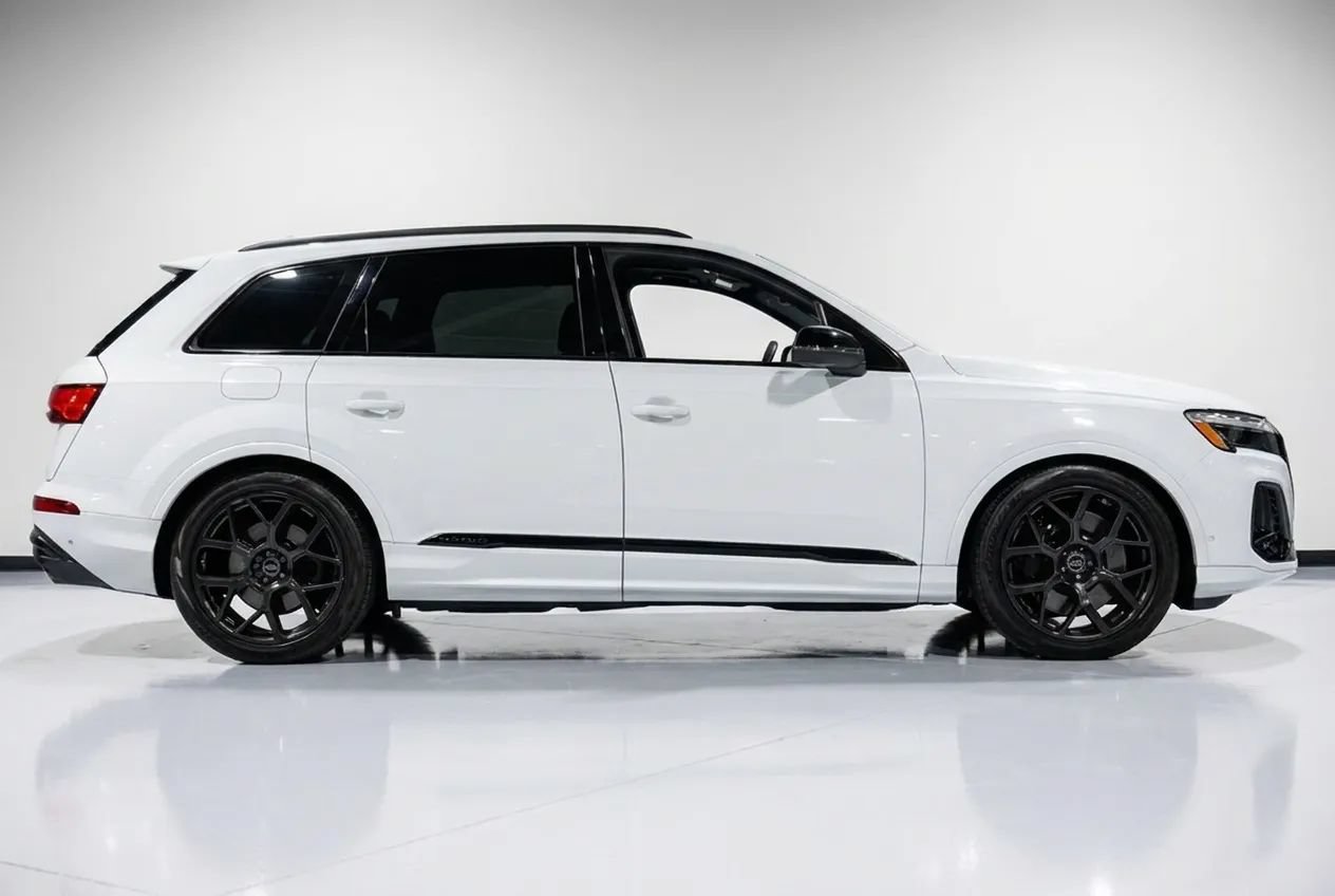 Used 2025 Audi SQ7 Premium Plus AWD/4WD image 6
