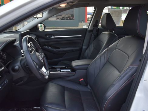 Used 2023 Nissan Altima 2.5 SR w/ SR Premium Package AWD/4WD image 16