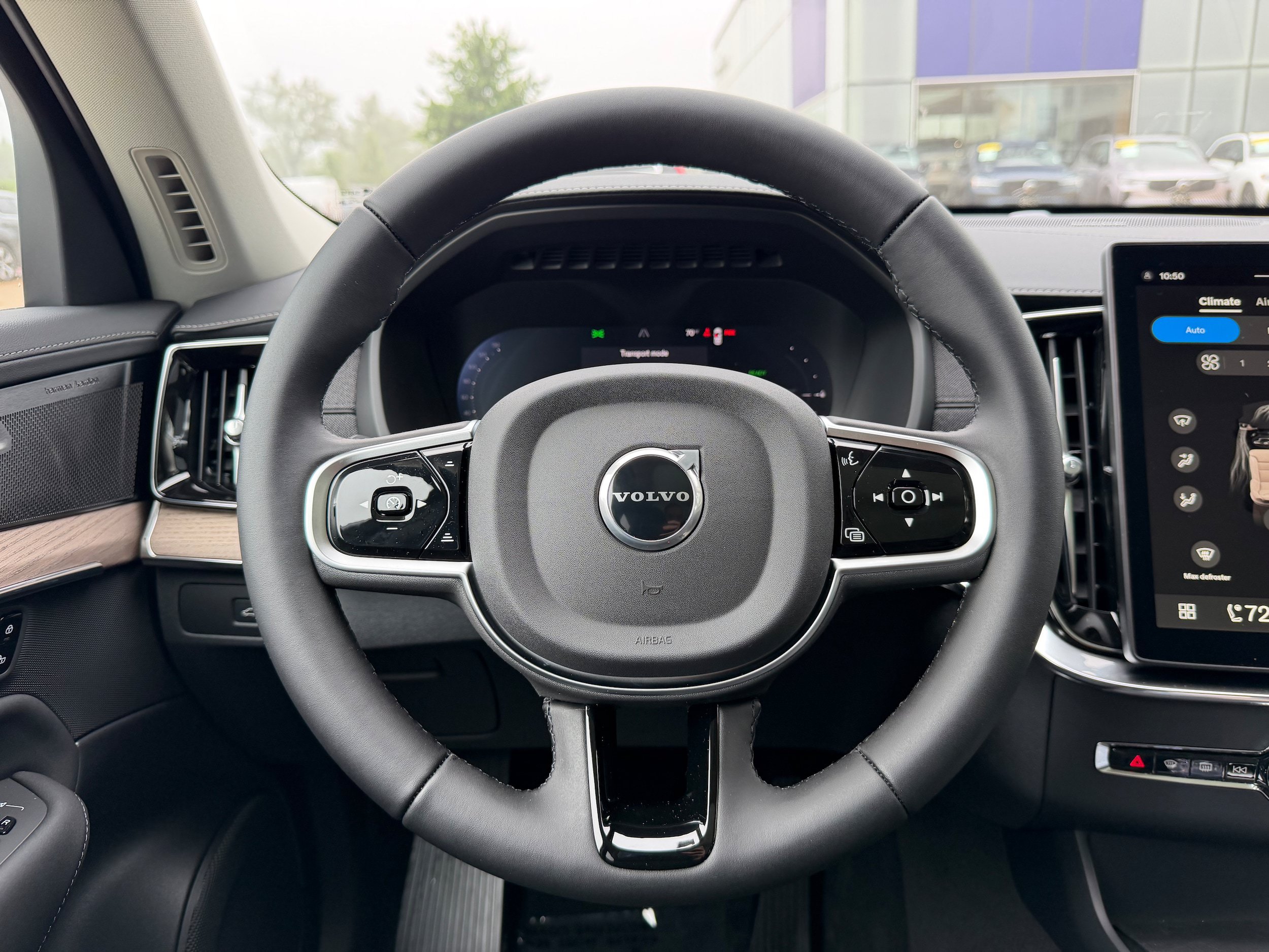 New 2026 Volvo XC90 T8 Plus w/ Protection Package Premier AWD/4WD image 15