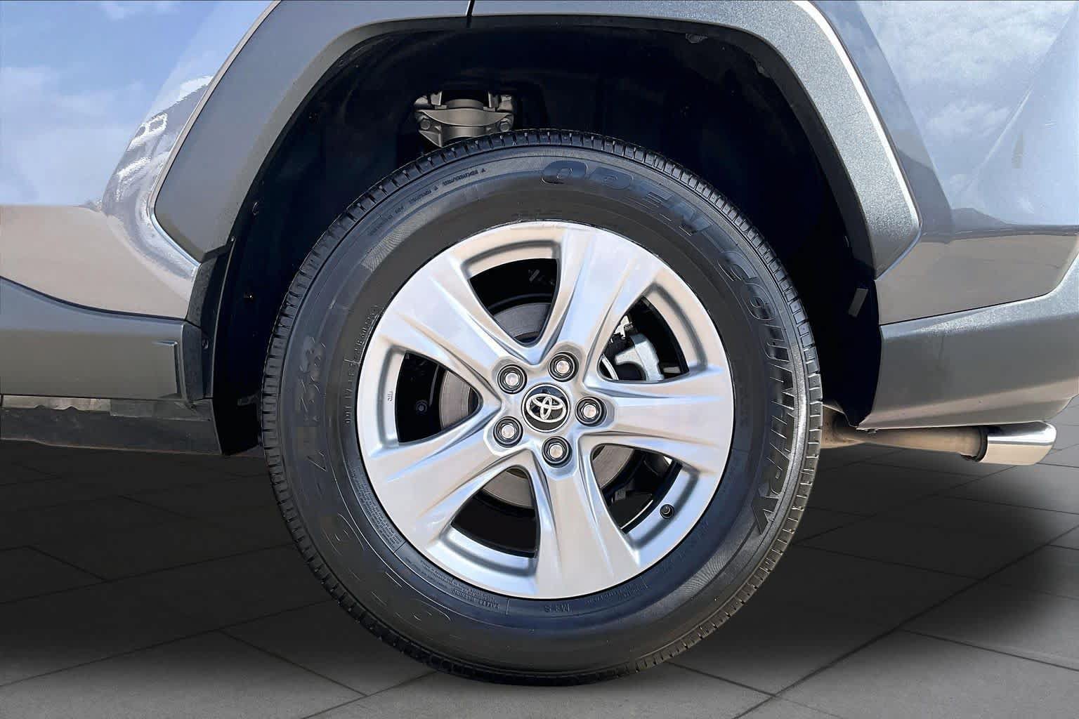 Used 2025 Toyota RAV4 XLE FWD image 11