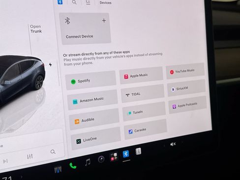 Used 2024 Tesla Model Y Long Range AWD/4WD image 15
