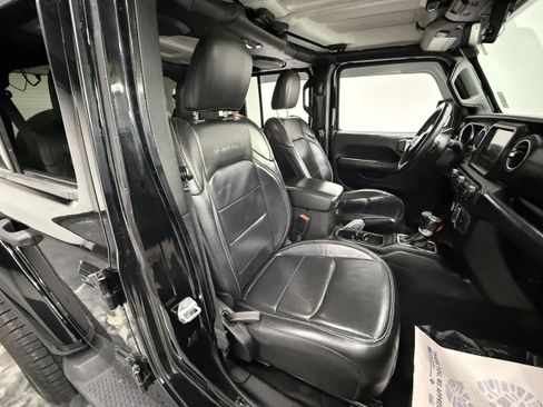 Used 2018 Jeep Wrangler Unlimited Sahara w/ Uconnect 4C Nav & Sound Group AWD/4WD image 22