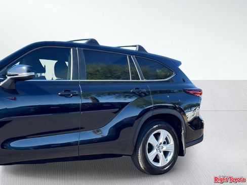 Certified 2024 Toyota Highlander LE AWD/4WD image 9