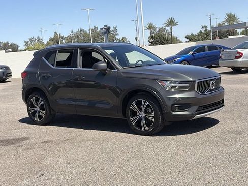 Used 2019 Volvo XC40 T4 Inscription FWD image 4