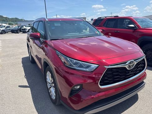 Used 2025 Toyota Highlander Platinum AWD/4WD image 3