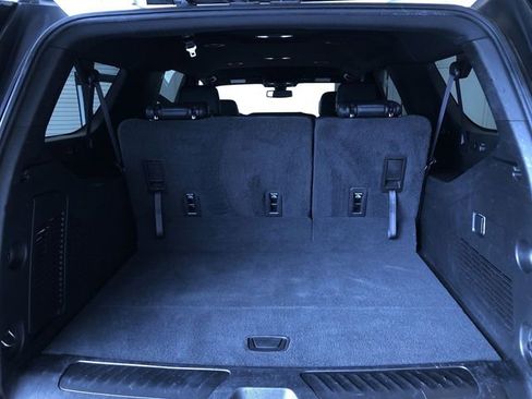 Used 2022 Chevrolet Suburban LT RWD image 25