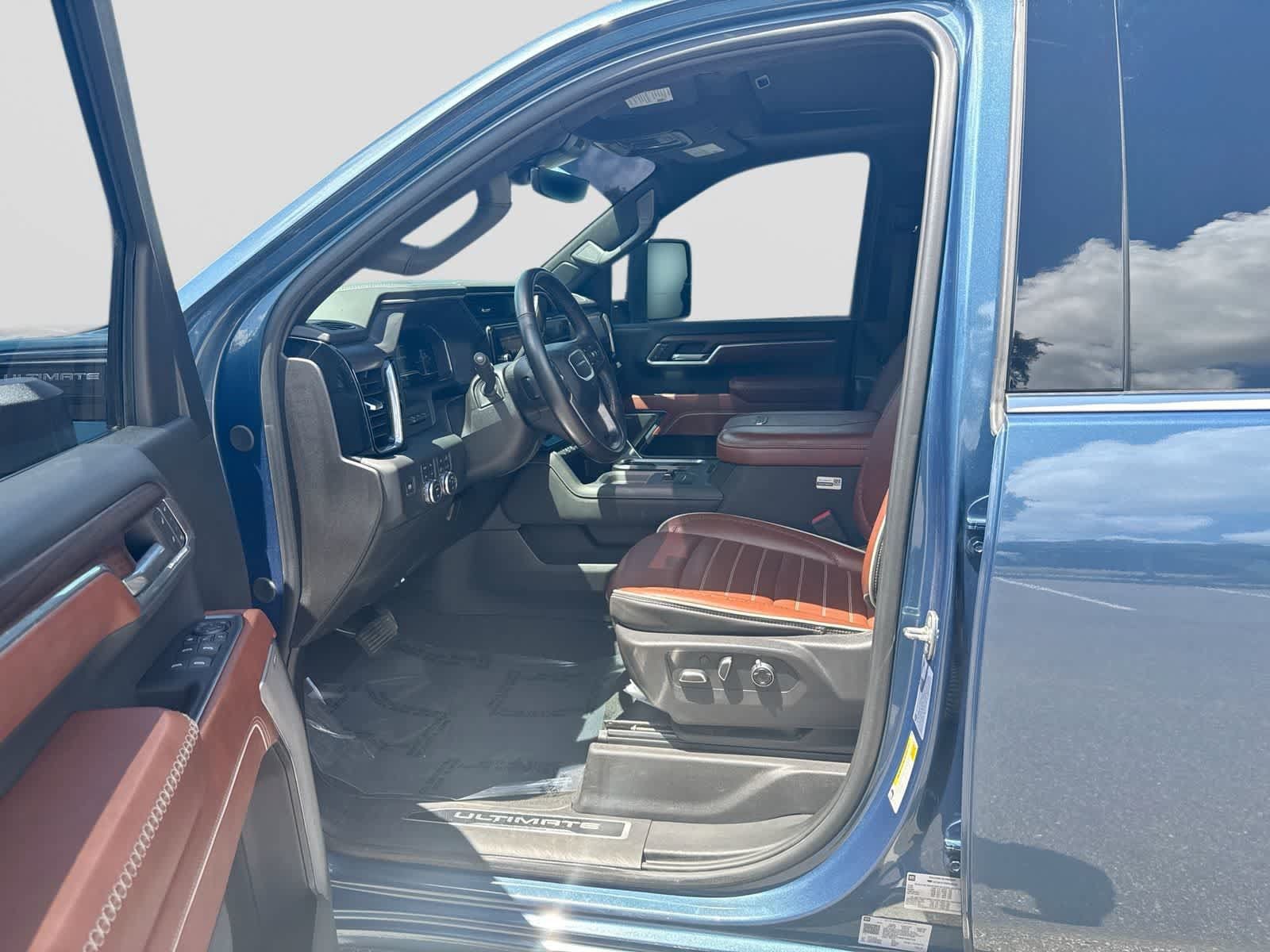 Used 2024 GMC Sierra 3500 Denali Ultimate AWD/4WD image 10