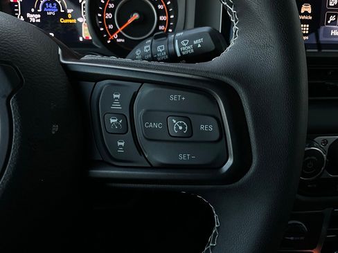 Used 2025 Jeep Wrangler Unlimited Rubicon image 32