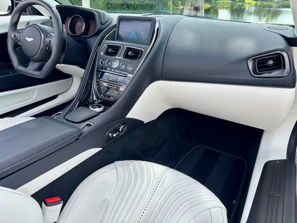 Used 2023 Aston Martin DB11 Volante RWD image 24