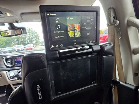 Used 2017 Chrysler Pacifica Limited image 15