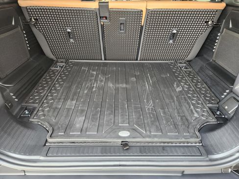 New 2026 Land Rover Defender 110 X-Dynamic SE image 33