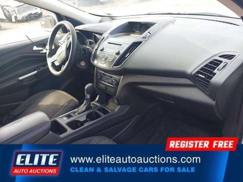 Used 2017 Ford Escape SE image 10