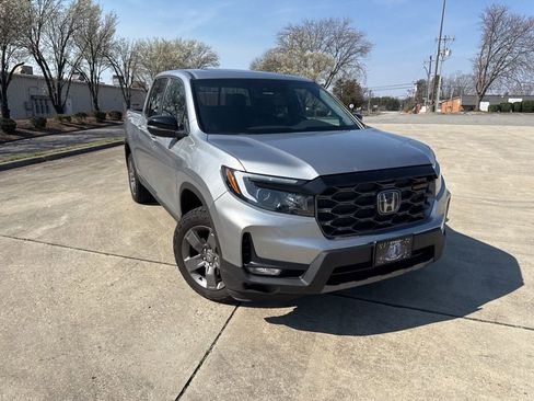 Used 2024 Honda Ridgeline TrailSport image 3