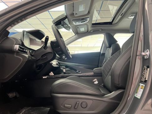 New 2026 Hyundai Elantra Limited FWD image 18