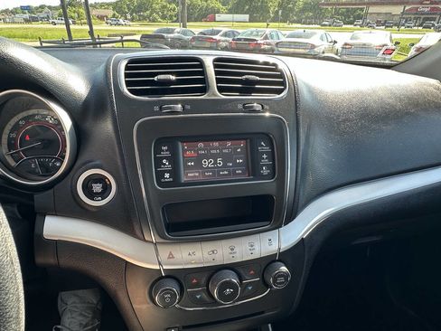 Used 2020 Dodge Journey SE FWD image 15