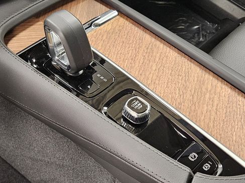 Certified 2025 Volvo XC90 B6 Plus w/ Protection Package Premier image 45