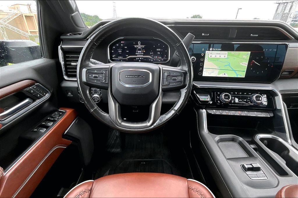 Used 2024 GMC Sierra 3500 Denali Ultimate AWD/4WD image 11